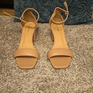 Tan strappy sandals size 11